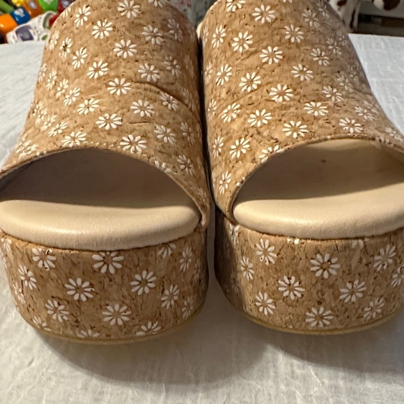 BEACH by Matisse Floral Tan Mules - Picture 6 of 6
